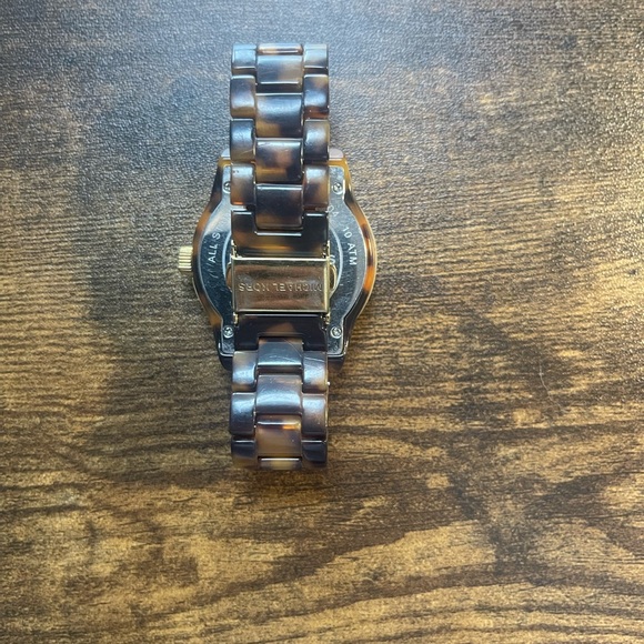 Michael Kors tortoiseshell and gold watch - Picture 2 of 2
